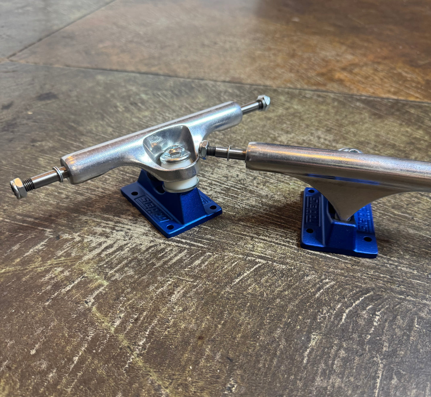Slappy ST1 Hollow Inverted Polished/ Blue Trucks 8.5 (Set)