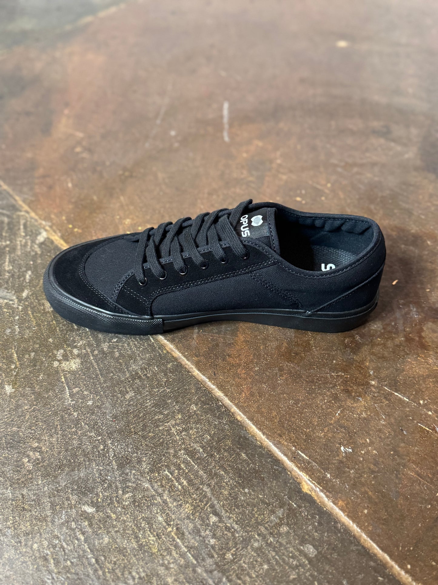 Courtside Low Black