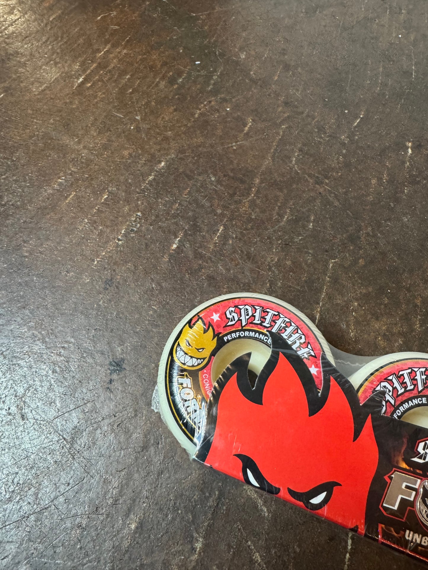 Spitfire F4 Conical Full 58mm 101A White/ Red Wheels