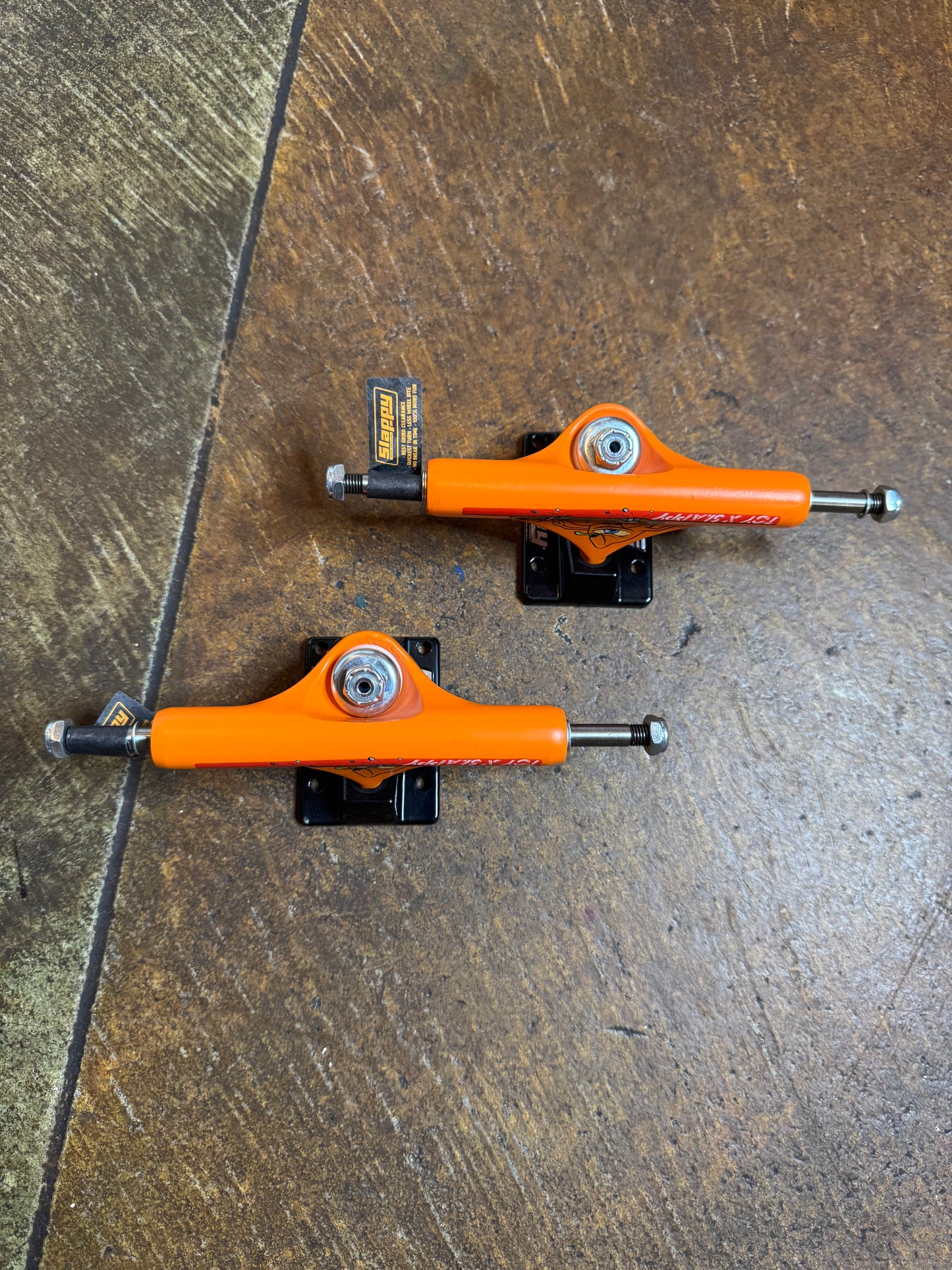 Toy Machine X Slappy ST1 Hollow - Orange/Black Trucks