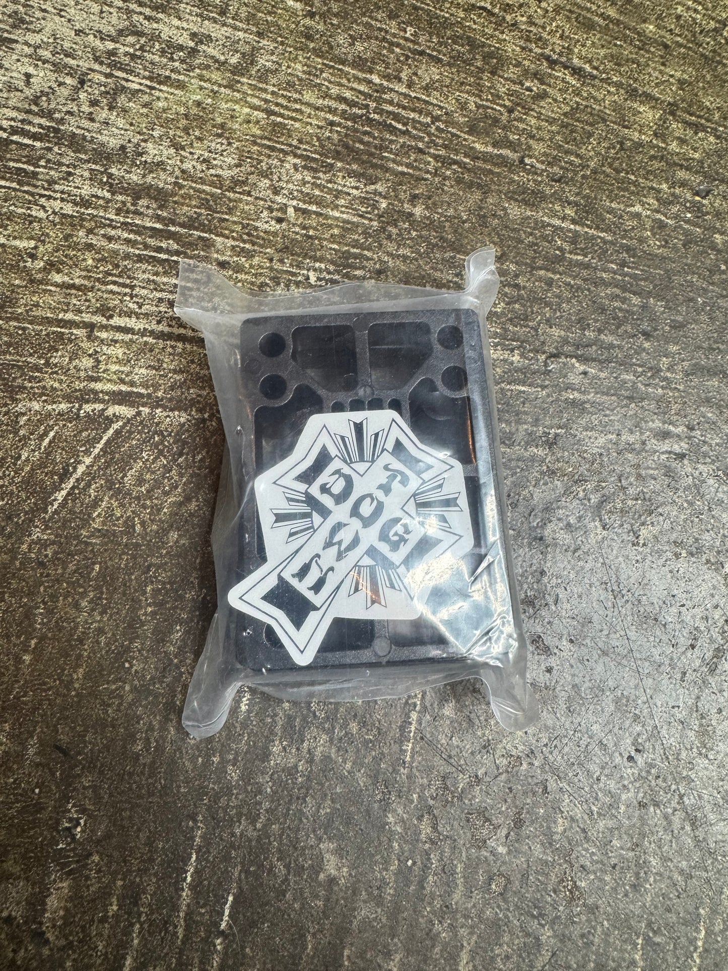 Dogtown 1/2 Inch Black Risers