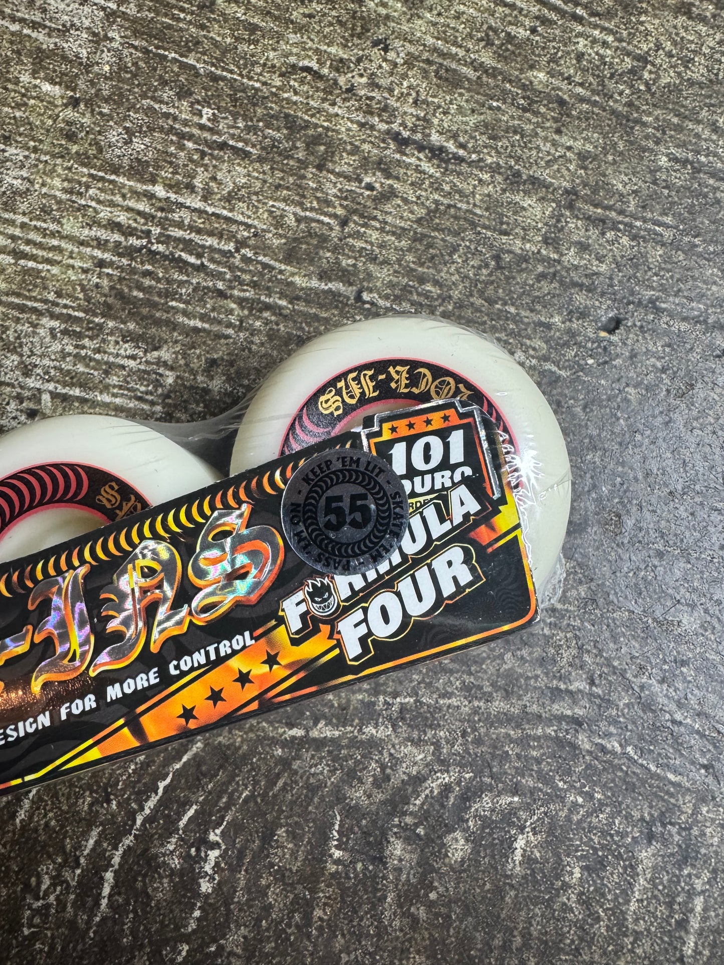 Lock-Ins F4 101A White/ Red Wheels