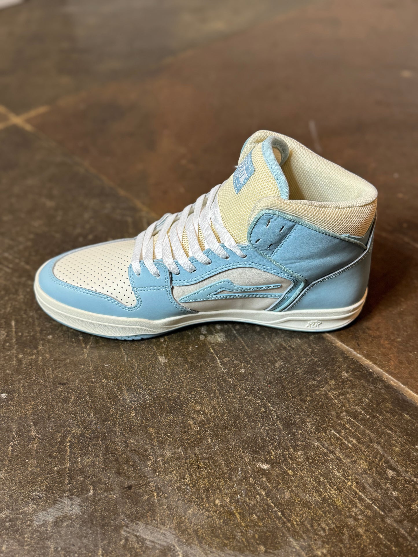 Telford Light Blue/ Cream Leather