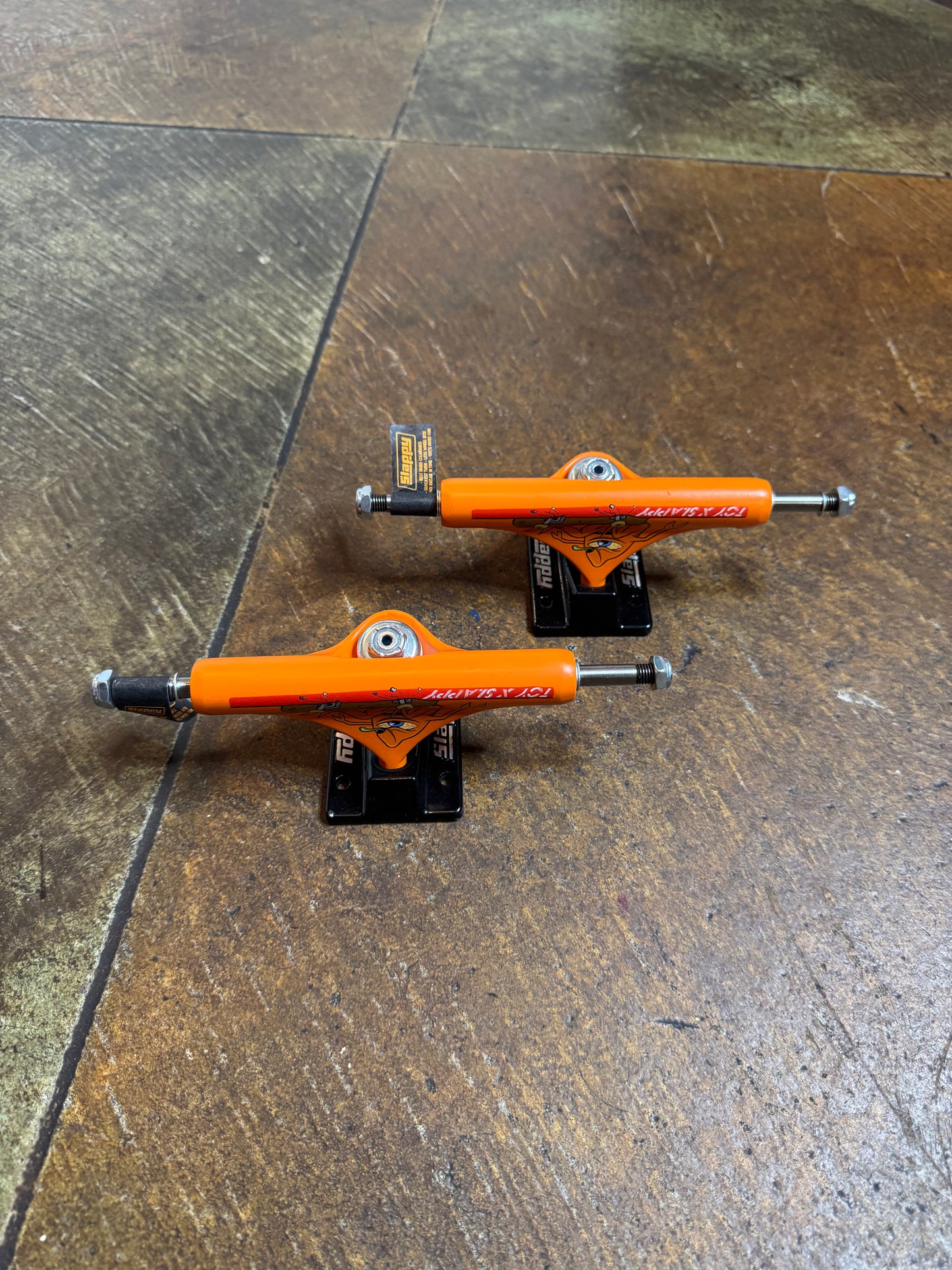Toy Machine X Slappy ST1 Hollow - Orange/Black Trucks