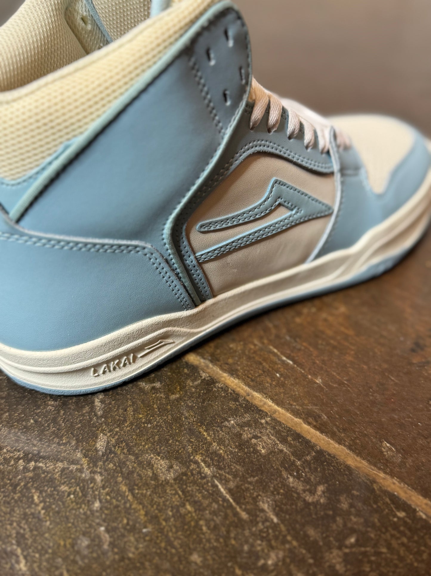 Telford Light Blue/ Cream Leather
