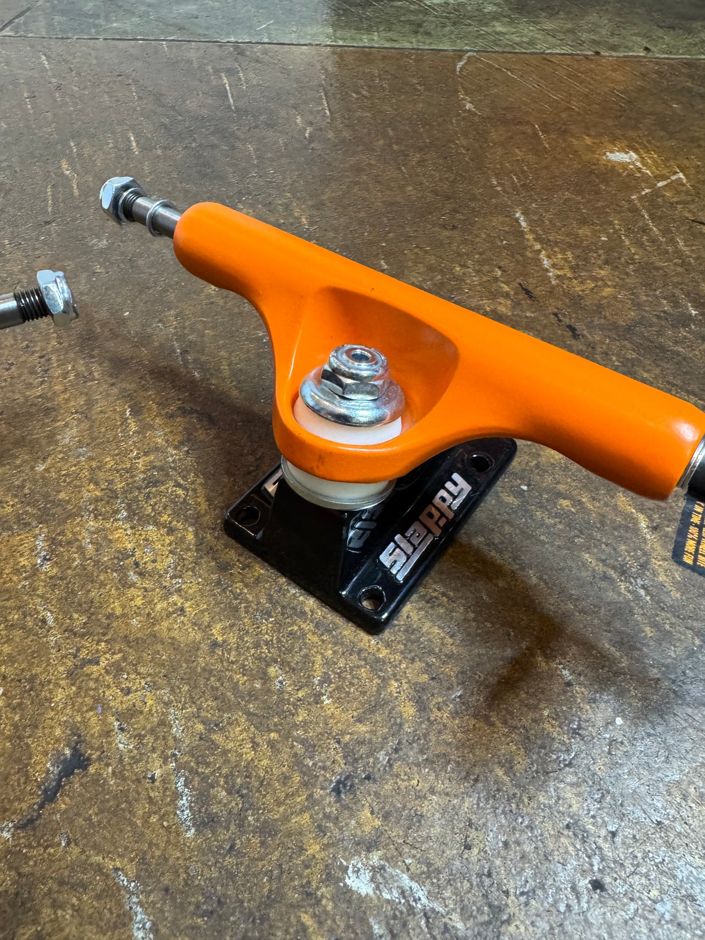 Toy Machine X Slappy ST1 Hollow - Orange/Black Trucks