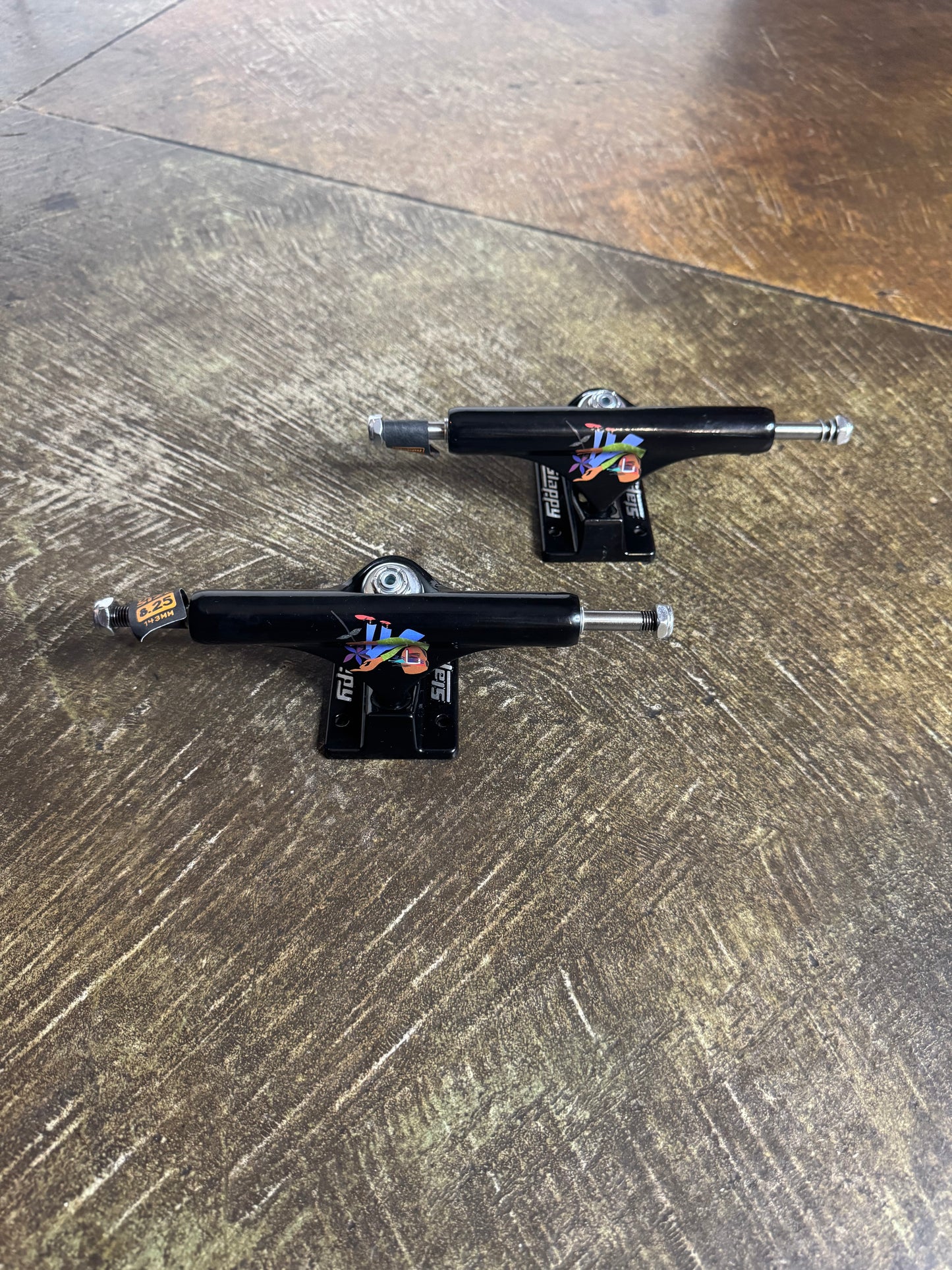 Slappy ST1 Hollow Flower Black Trucks (Set) - 8.25