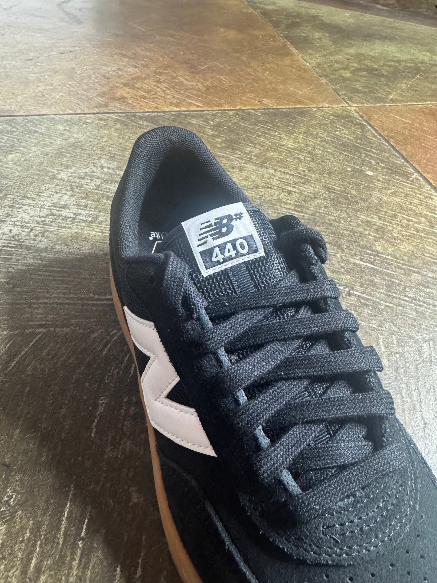 NB Numeric 440 V2 (Black/ White)