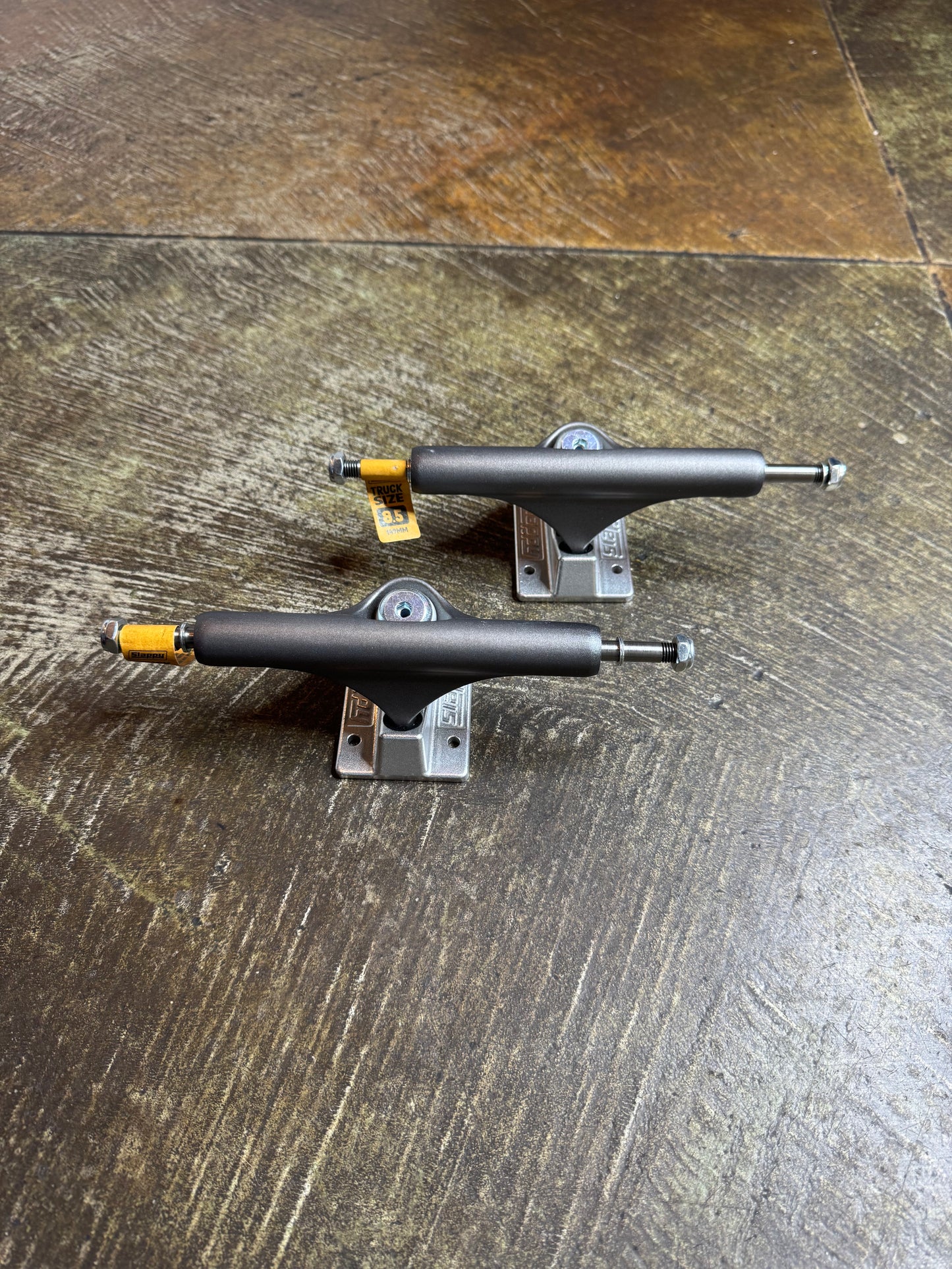 ST1 Hollow Lights Ultra Low Gunmetal/ Polished Trucks