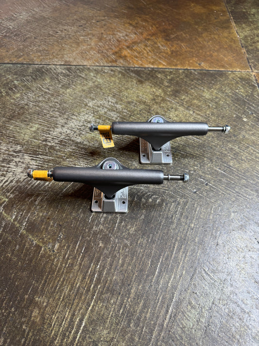 ST1 Hollow Lights Ultra Low Gunmetal/ Polished Trucks