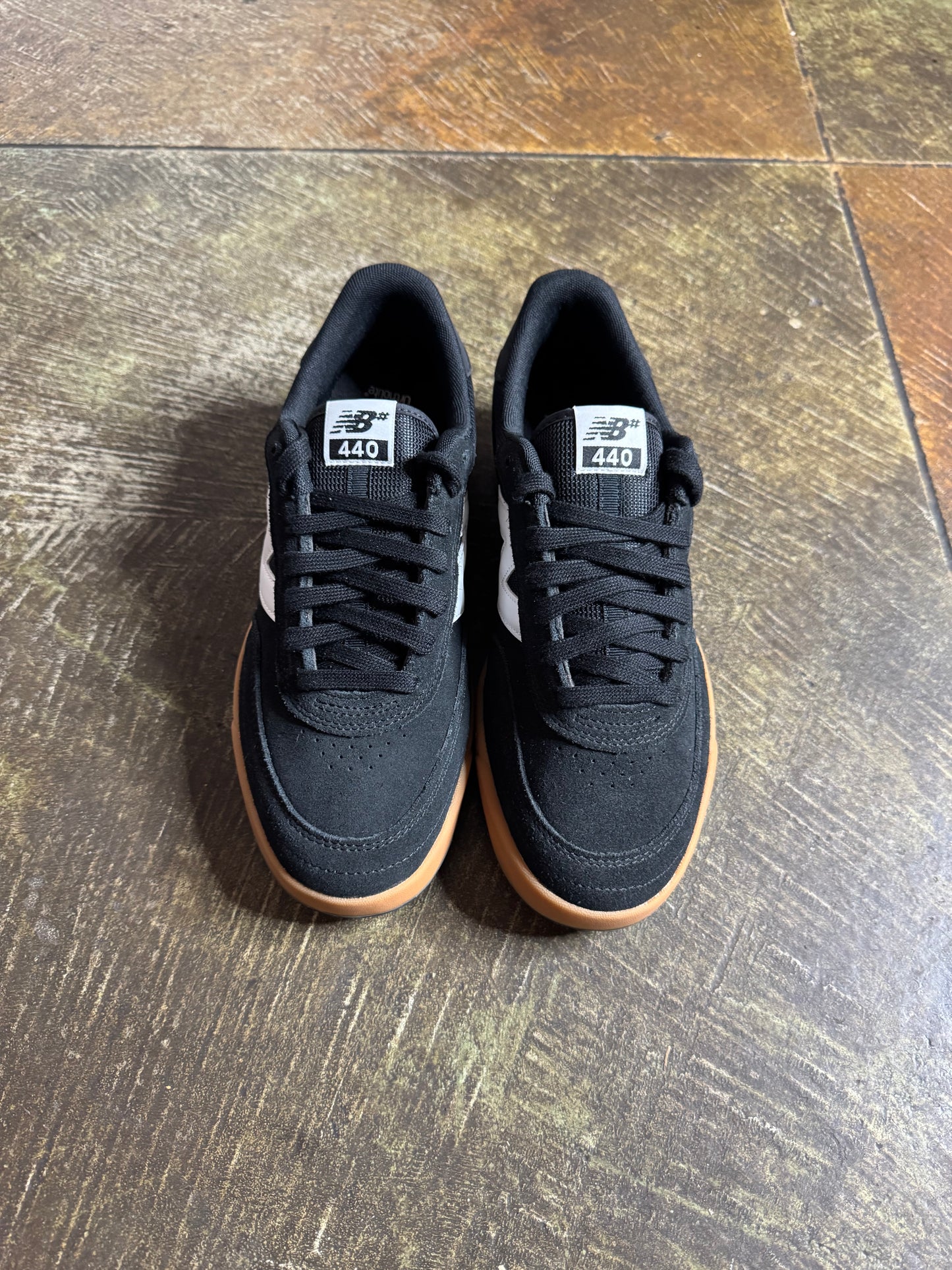 NB Numeric 440 V2 (Black/ White)