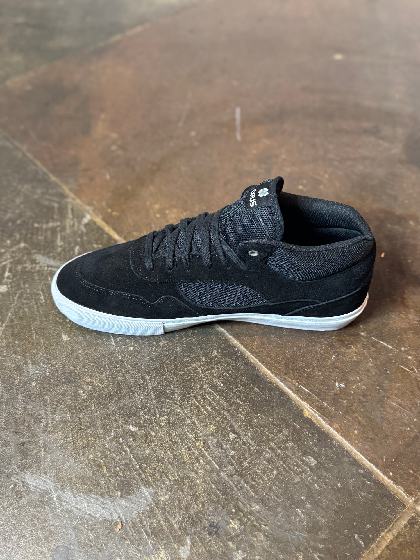 Standard Mids - Black/ White