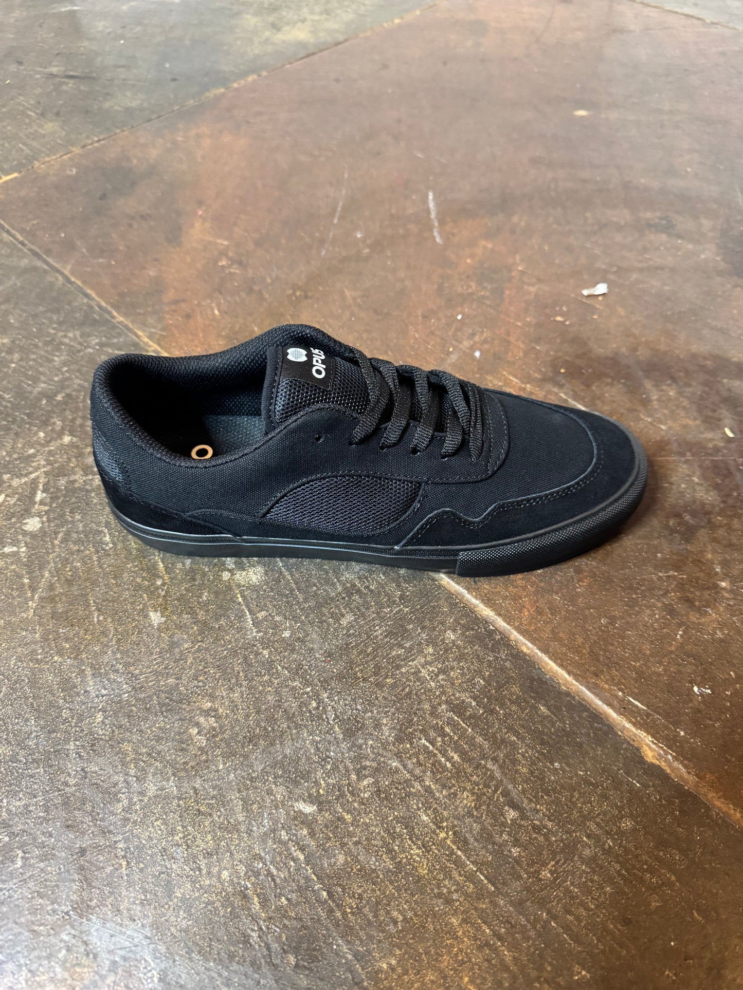 Standard Low - Black/Black