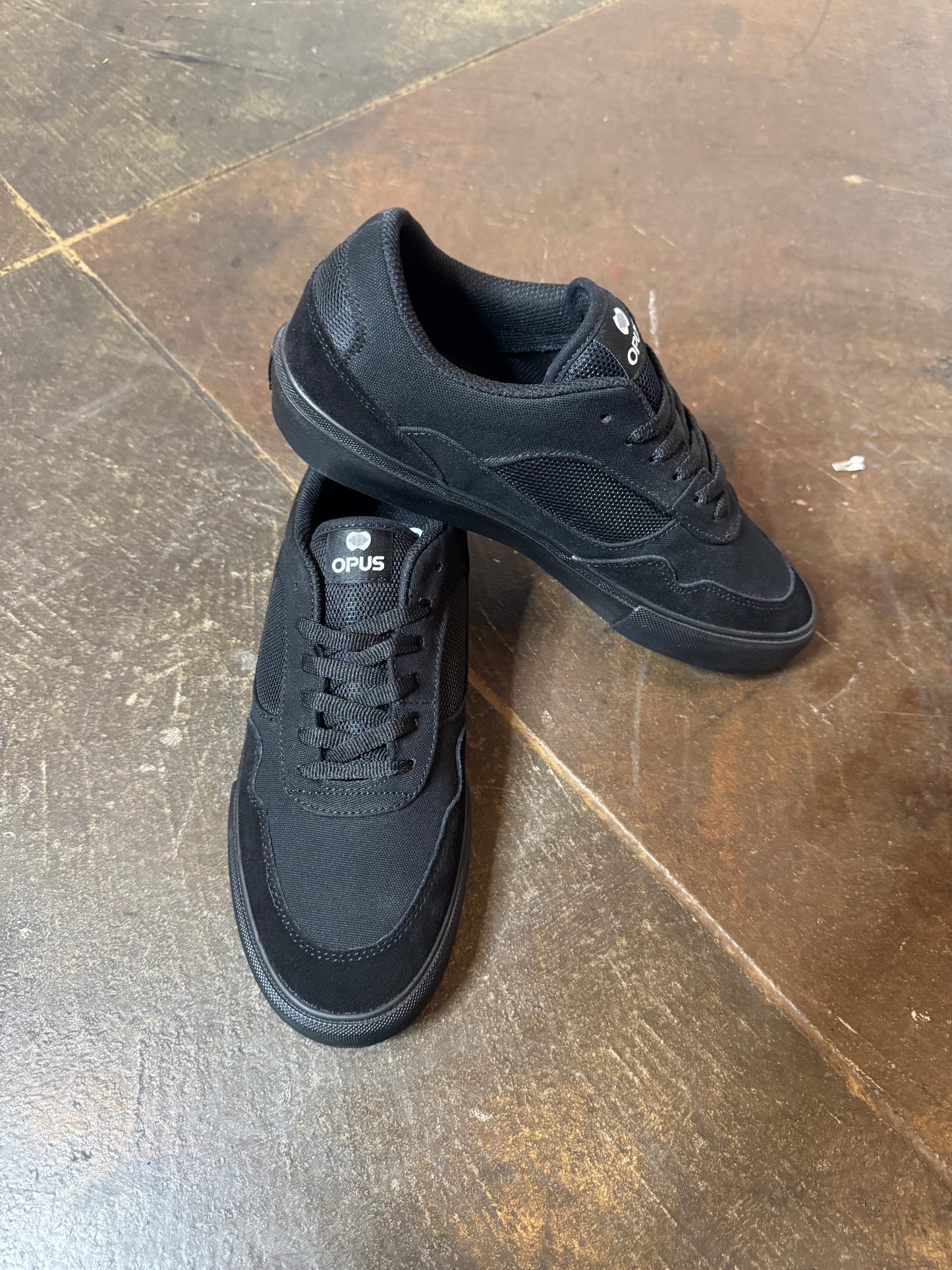 Standard Low - Black/Black