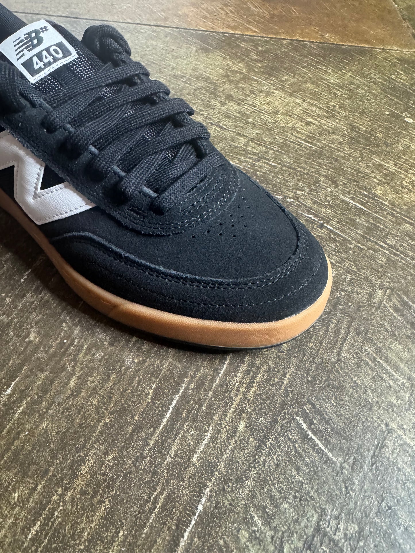 NB Numeric 440 V2 (Black/ White)