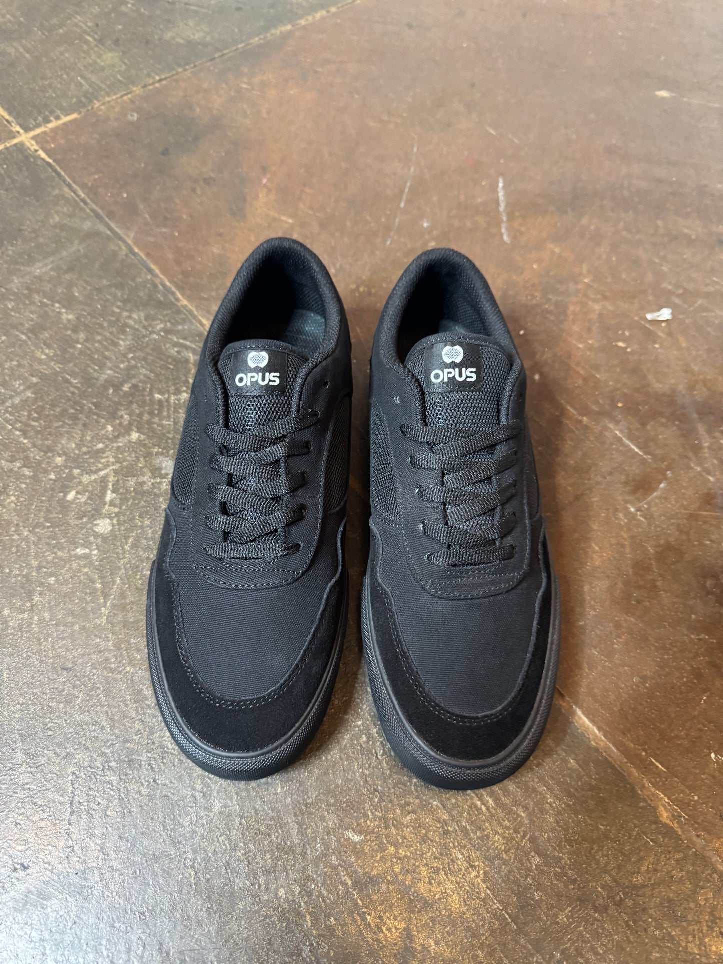 Standard Low - Black/Black