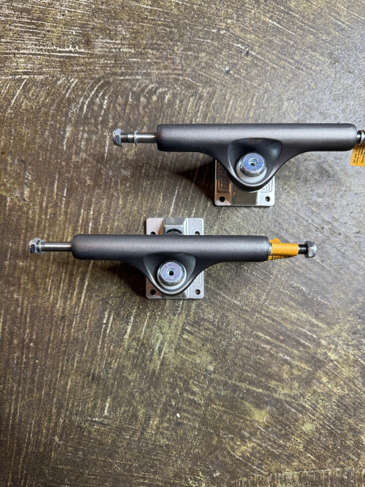 ST1 Hollow Lights Ultra Low Gunmetal/ Polished Trucks