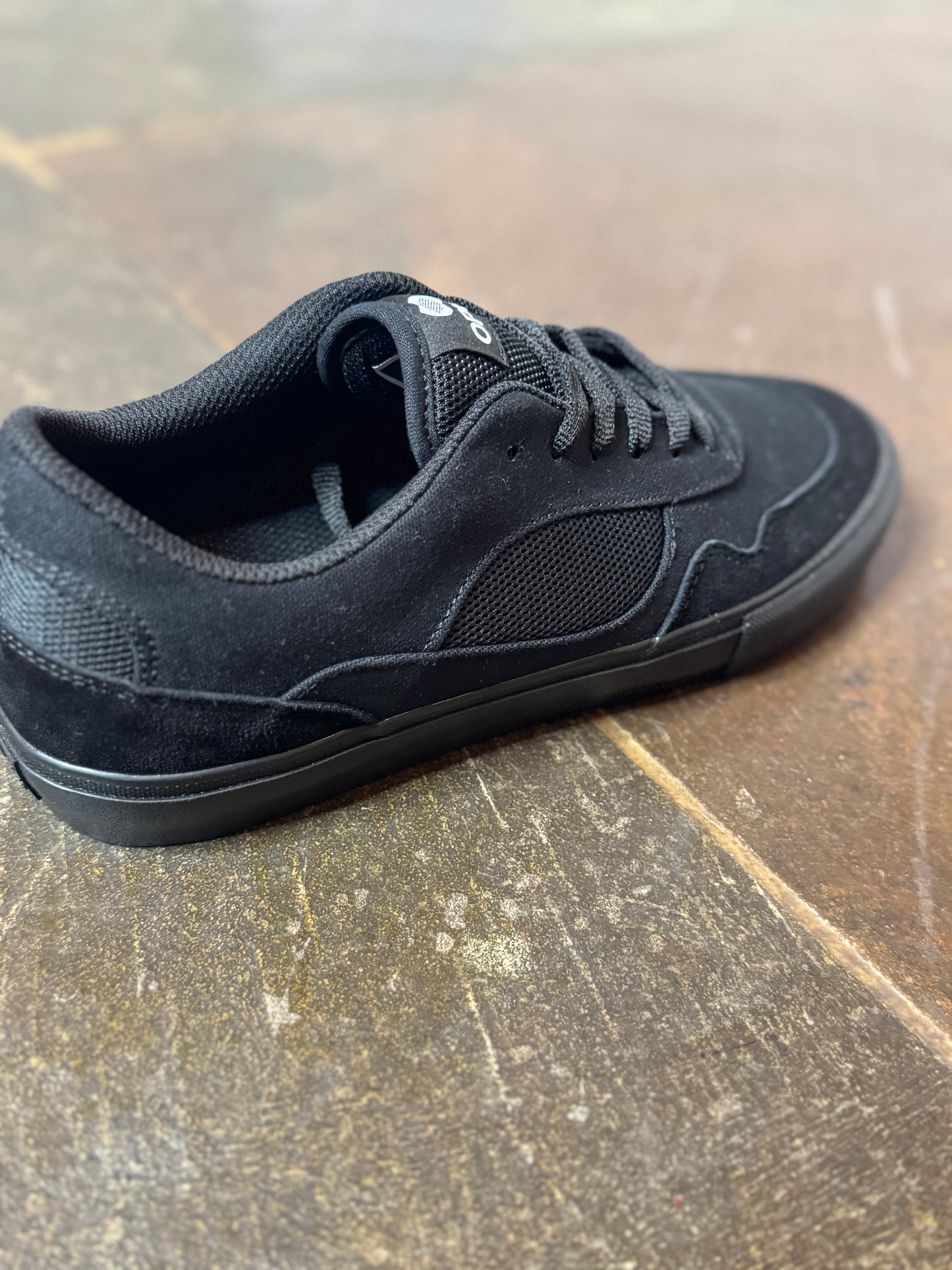 Standard Low - Black/Black